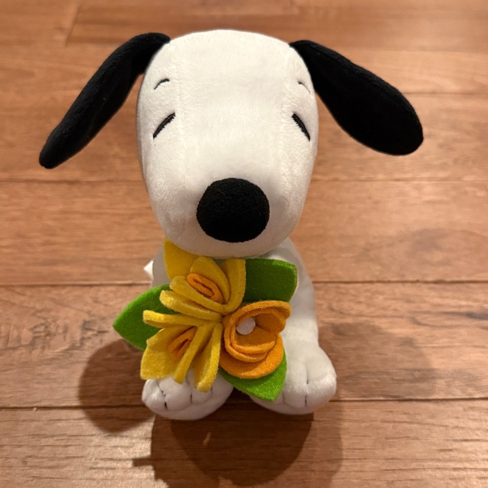 Hallmark Plush Snoopy Peanuts - Floral Bouquet